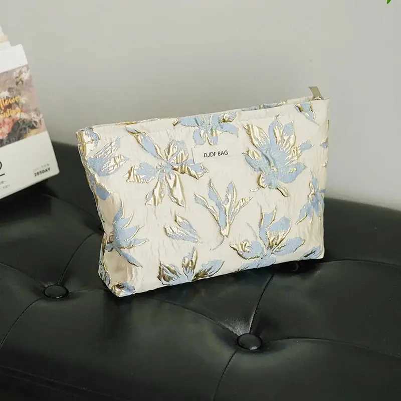 Womens Makeup Bag Blue Gold Large Capacity Lipstick Air Cushion Sanitary Napkin Storage Bag Portable Canvas Clutch BagW251021