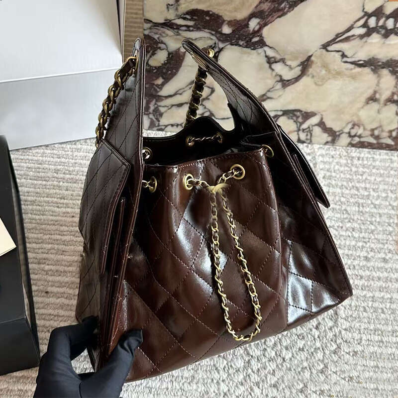 Designer Shoulder Bags Drawstring Chain Hobo 25C Bucket Bag with 2 Pocket Fashion Leather Glossy Burgundy Handbags Totes