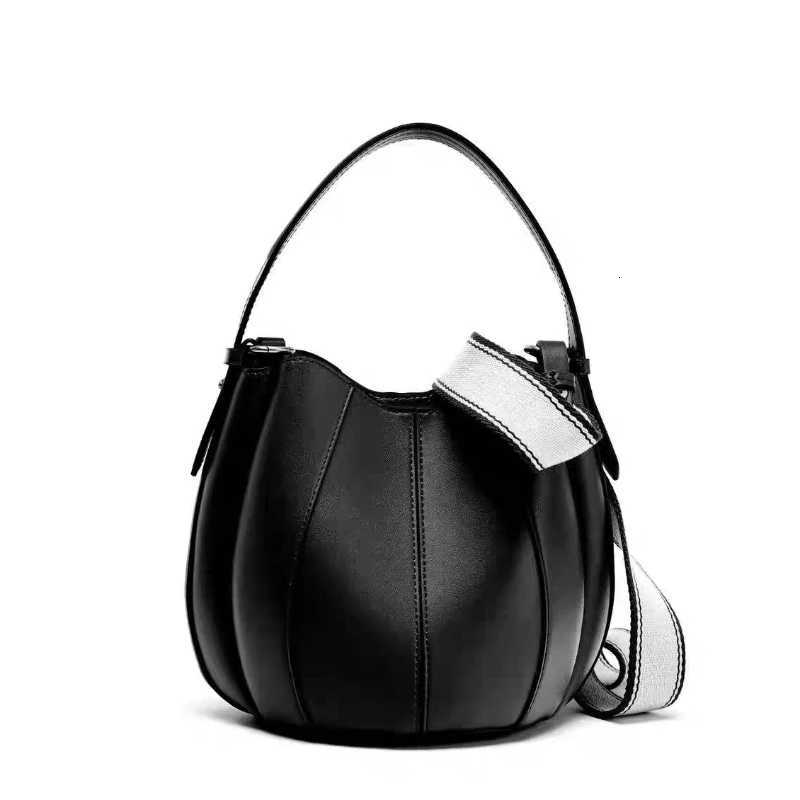 The New Simple and Fashionable Pumpkin Bucket Bag Designer Shoulder Bag Luxury Crossbody Bag Wallet and Movable PocketXJ251021