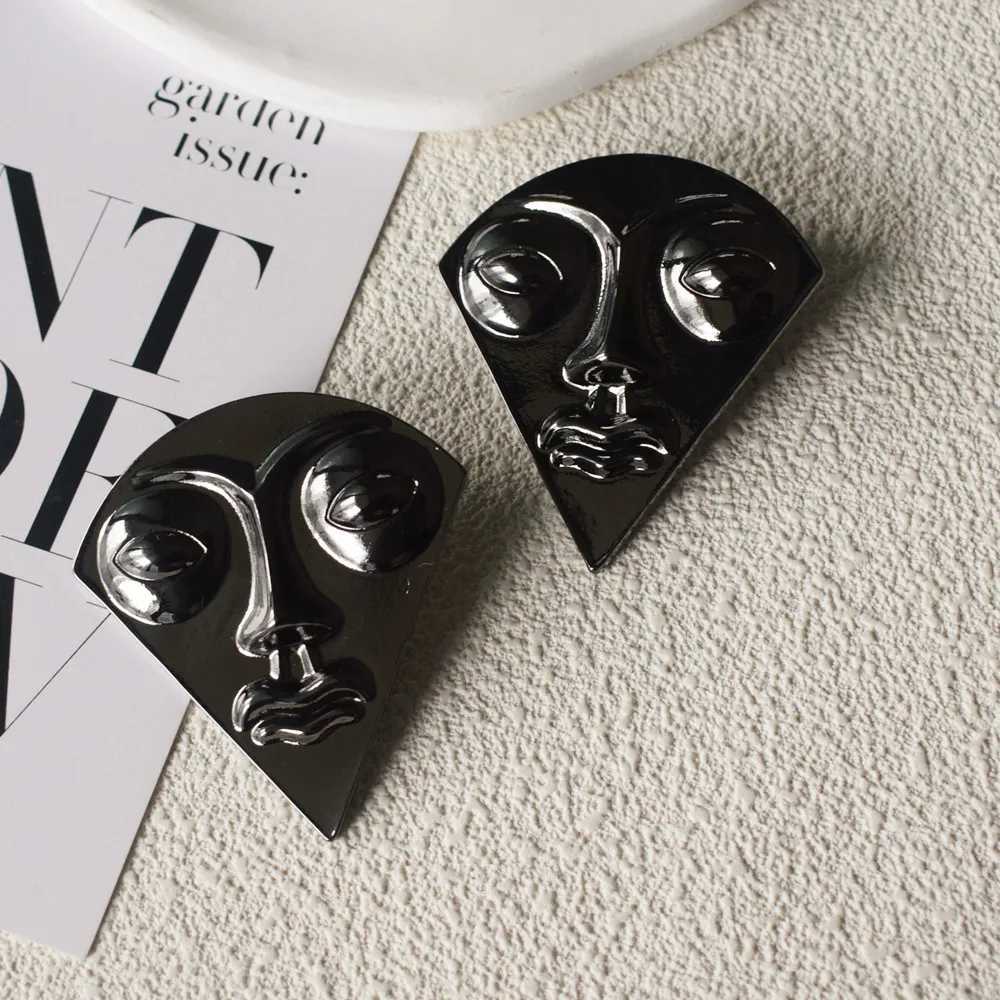 New Vintage Ethnic Metal Plated Face Feature Dangle Earrings for Women Jewelry Fashion Show Ladys Collection Earrings Accessory J251021