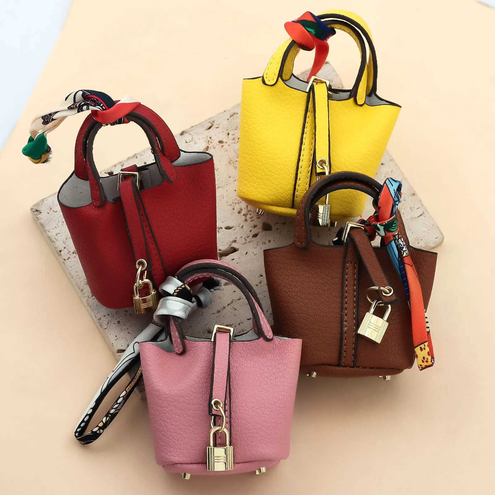 Mini Cute Basket Bag Pendant Leather Car Keychain Pendants Fashion Bluetooth Earphone Bag Small items Handbag Creative Gifts W251021
