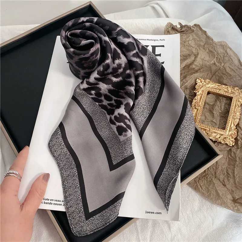 Luxury lia Print Silk Scarf Wen New Fashion Satin Neck Hair Tie Band Soft Work Neckerchife Hijab Fa FoardW251021
