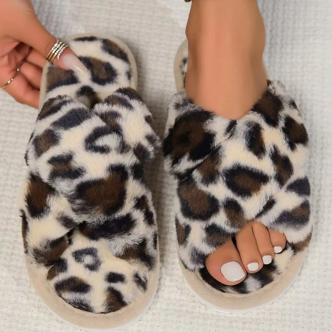 Autumn Winter Leopard Print Slippers Womens Fashion Plush Fur Slides Home Flip Flops Indoor Warm EVA Anti Slip Living Room Shoe 251021