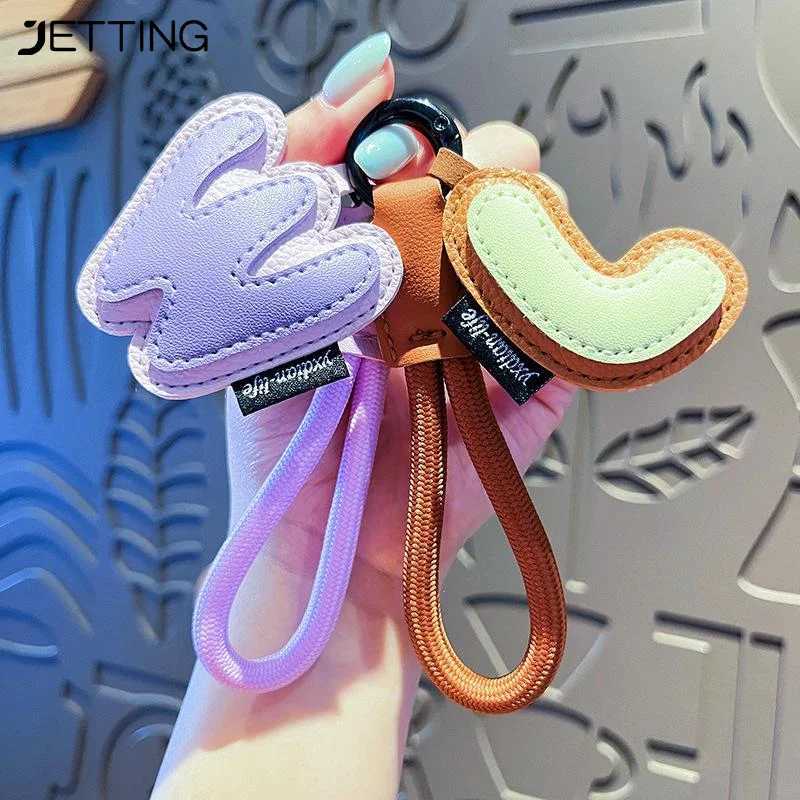 Creative Exquisite 26 English Letter Keychain PU Leather Bag Hanging Charms Alphabet Keyring Ornaments Lucky Pendant Couple Gift W251021