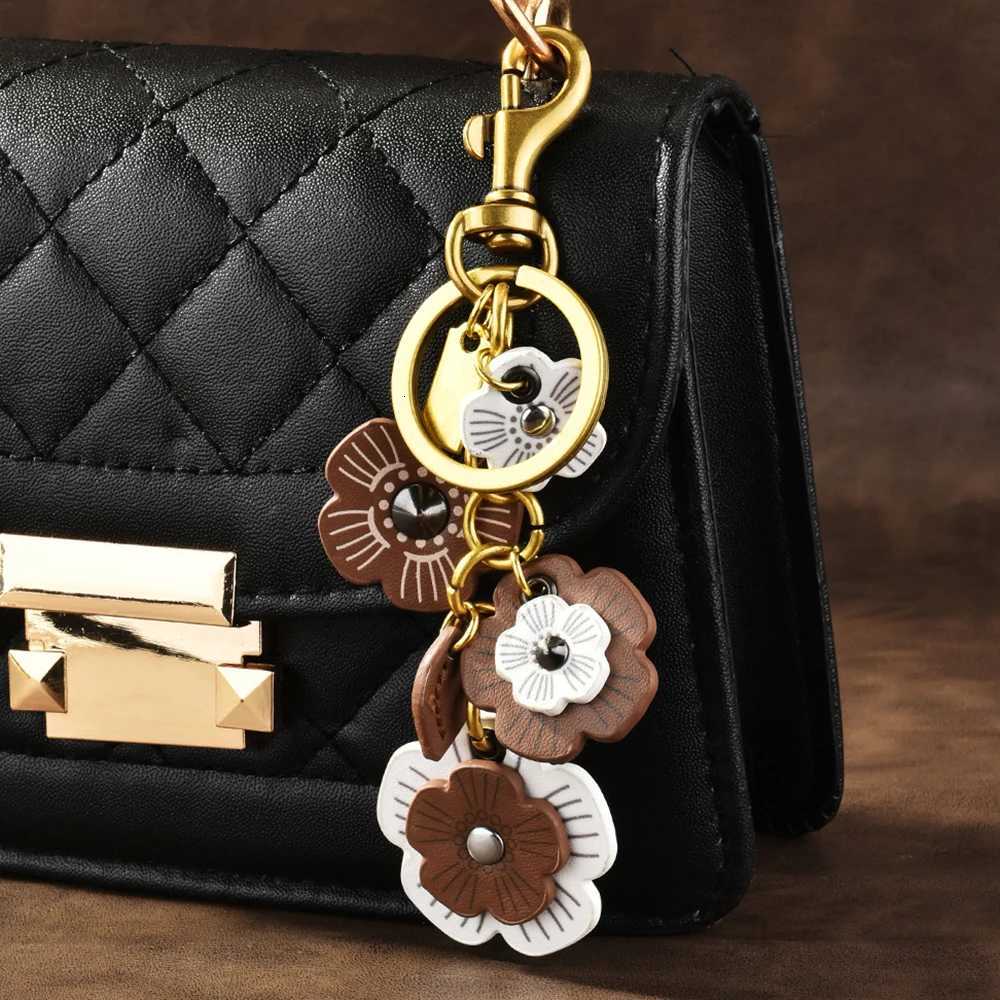 Charm Flower Keychain Many Plum Bossom Leather Pendants Keyring for Women Girls Bag Backpack Key Chian Accessories Gifts W251021