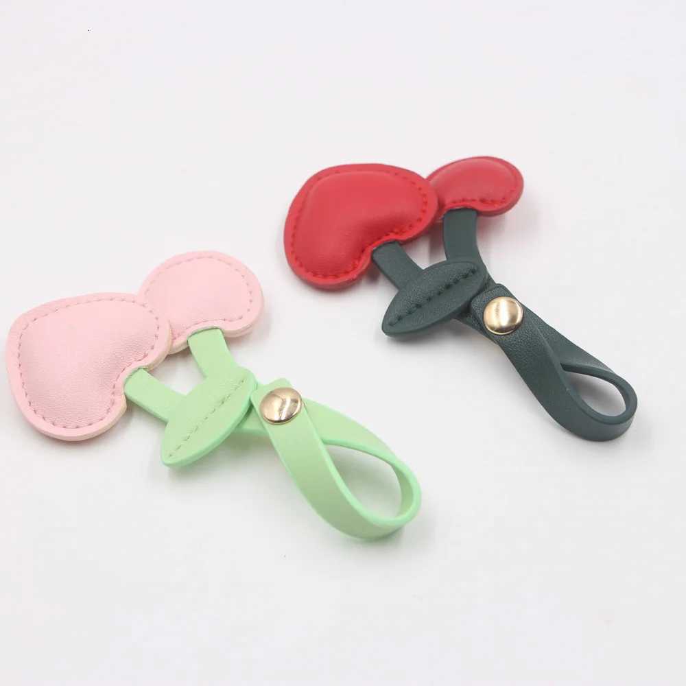 New Countryside Style Cherry Leather KeyChain For Women Bag HighEnd Pendant Cherry Retro Versatile Bag Key Chain Pendant Gift W251021