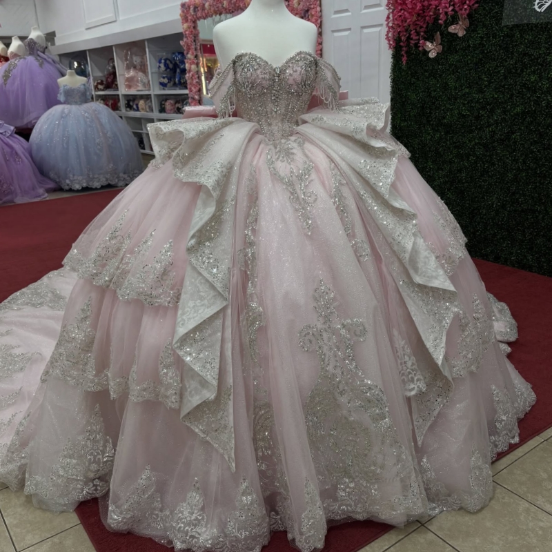 Light Pink Shiny Quinceanera Dresses Ball Gown Off The Shoulder Applique Lace Beading Crystal Bow Tull Sweet 16 Dress Vestidos De 15 Anos