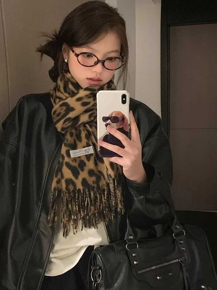 Retro Millennium LeopardPrint Fringed Scarf Woman Autumn And Winter Thickened Warm Shawl Sweet Cool Spice Girl Style Scarf W251021