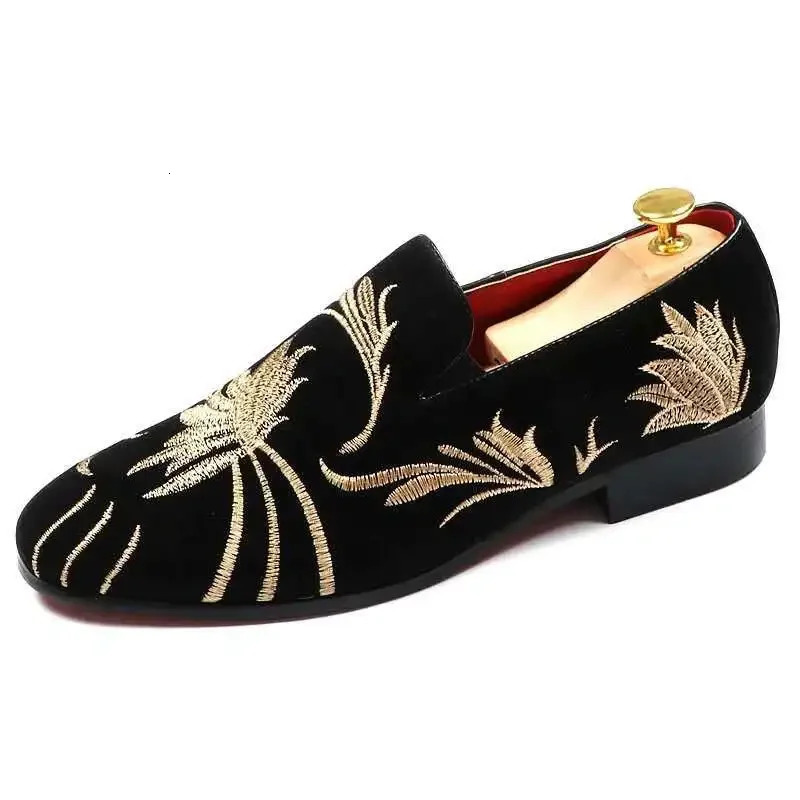 Men Suede Leather Shoes Embroidery Men Loafers High Quality Moccasins Party Wedding Shoes Men Flats 3848 251021