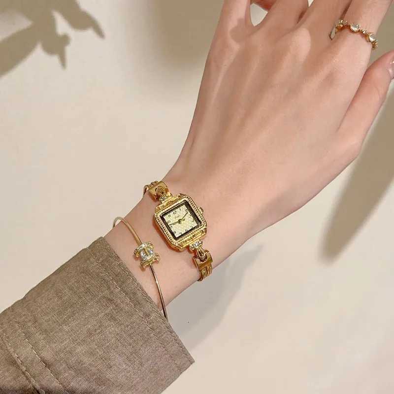Retro Small Dial Womens es Gold Luxury Top Brand Diamond Ladies Quartz Simple Dr Women Bracelet es MontreXJ251021