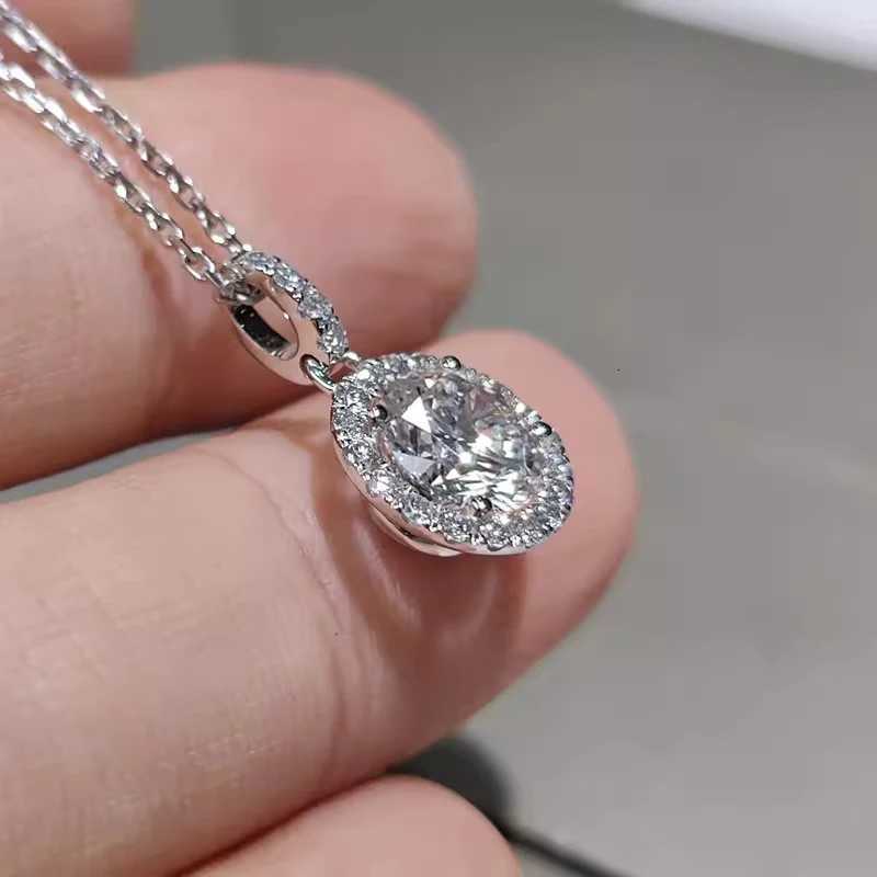 Huitan Classic Round CZ Pendant Necklace for Women Simple and Luxury Female Accessories Wedding Party Temperament Jewelry11 D251021