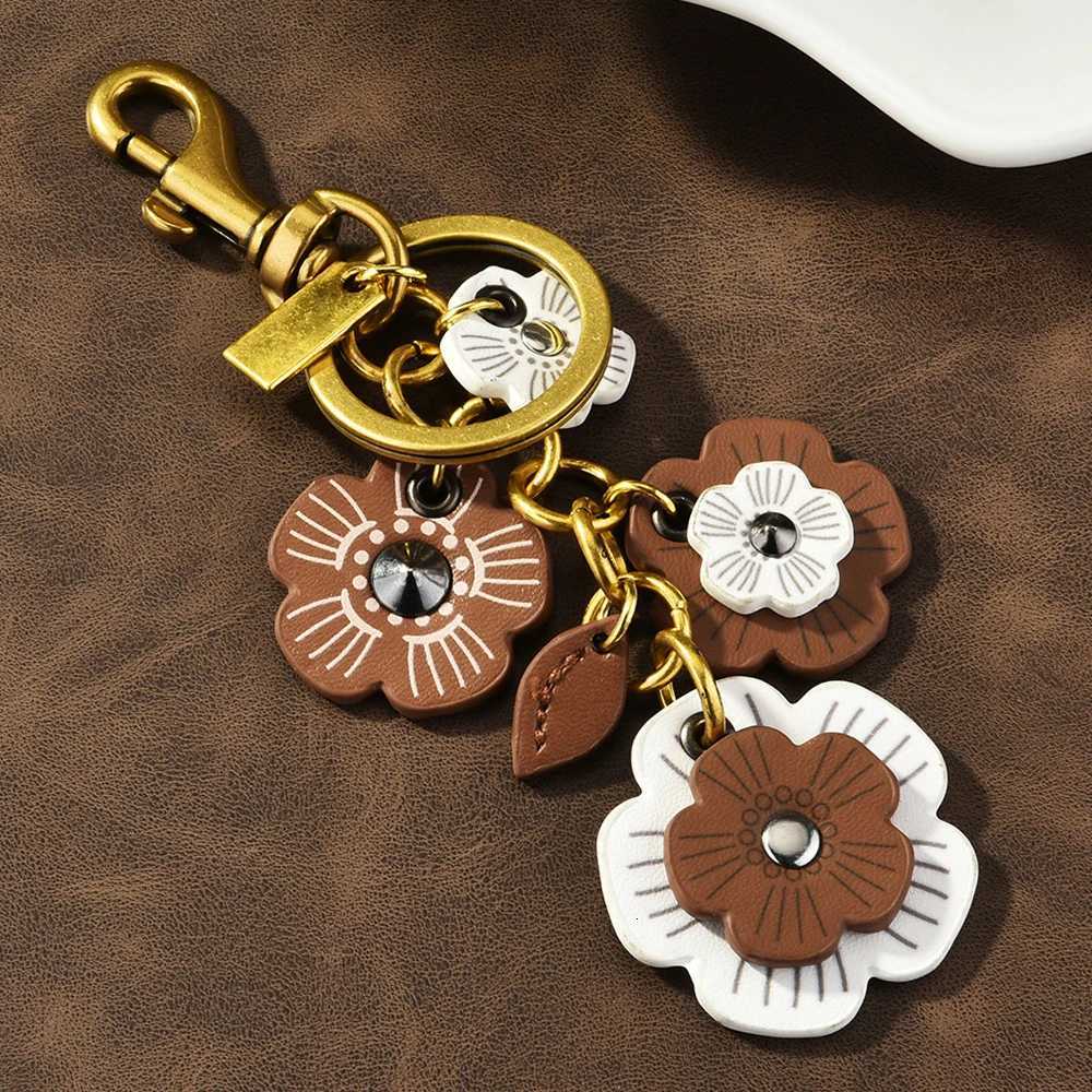 Charm Flower Keychain Many Plum Bossom Leather Pendants Keyring for Women Girls Bag Backpack Key Chian Accessories Gifts W251021