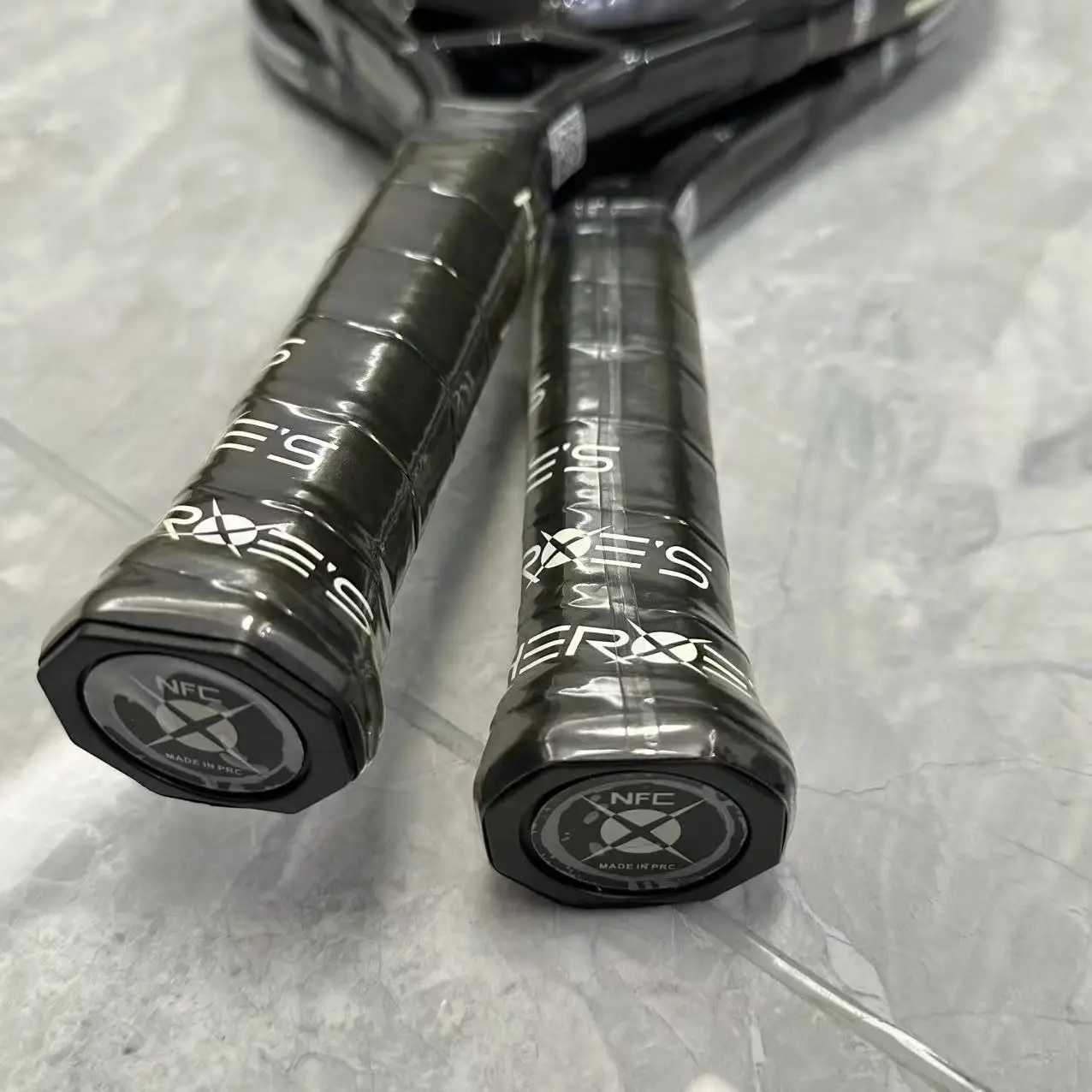 Beach Tennis RacketBeach Tennis Paddle with Carbon Fiber Grit Face with EVA Memory Foam Core Outdoor Sports Ball Racket W251021