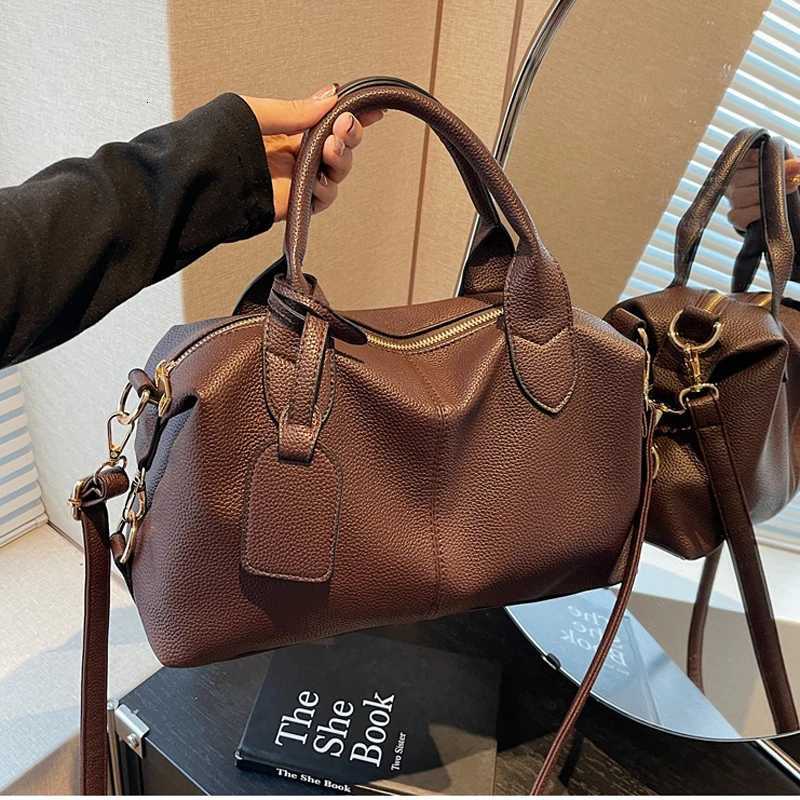 Luxury Womens Shoulder Bag Soft Leather PU Retro Solid Color Crossbody Bag Large Capacity Fashion Travel Commuter Bag Z251018