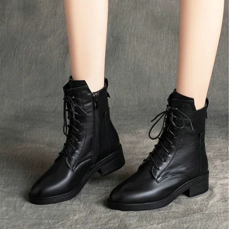 European and American Retro Short Boots Womens Versatile Soft Leather Mid Heel Plush Womens Boots Zapatillas De Mujer 251021