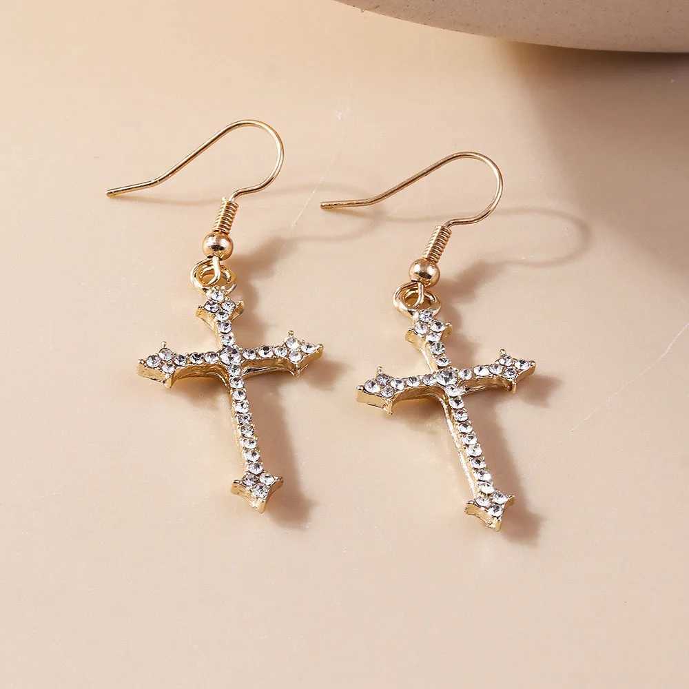 Dazzling Zircon Crystal Cross Earrings for Women Men Gothic Punk Hip Hop Jesus Crucifix Dangle Earring Christian Party Jewelry J251021