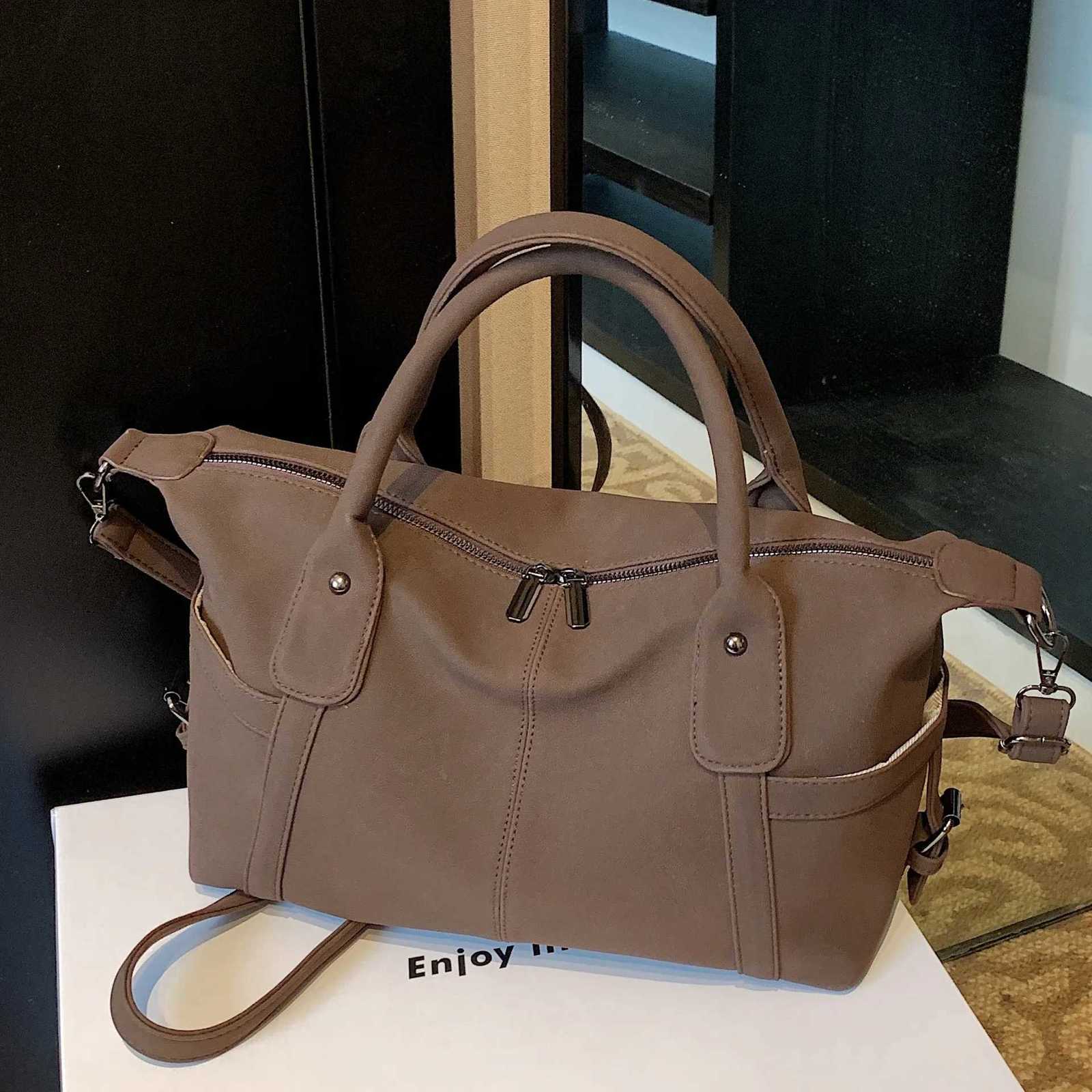 Korean retro large capacity womens bag 2024 new fashion frosted tote bag travel work handbag Z251018