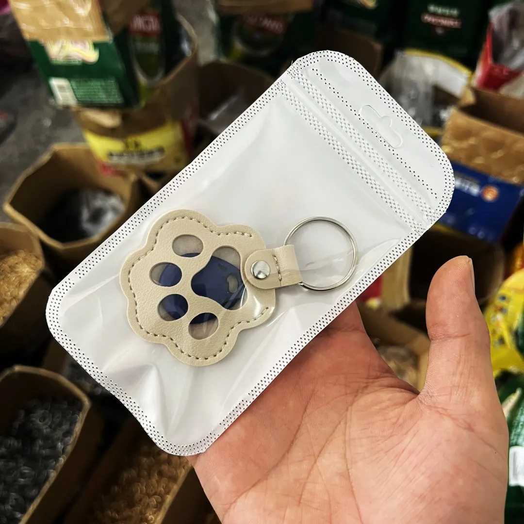 Exquisite Cute Cat Claw Keychain Creative Puppy Pet Hair Storage Bag Keyring PU Leather Dogs Paw Pendant Hanging Accessory W251021