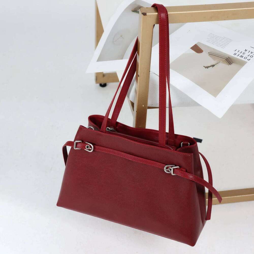 Split Leather Women's Underarm New Niche Design Large Capacity Commuting Vintage Fashionable One-Shoulder Crossbody Bag 251021