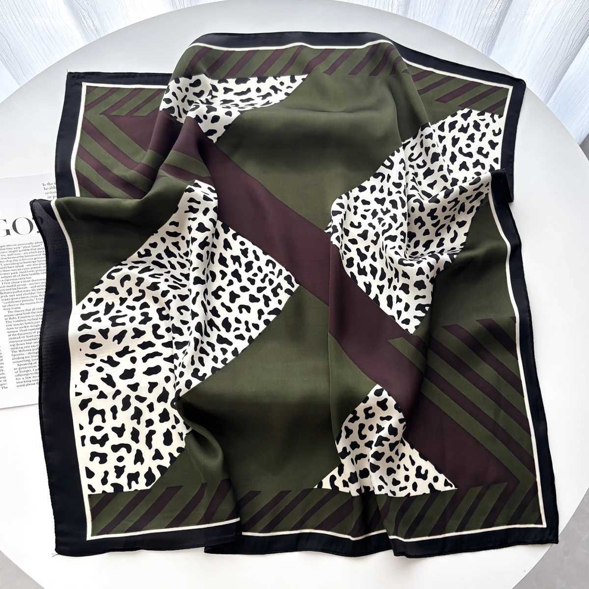 7070cm Silk Square Scarf Wen Fashion Korean Version Fruit Print Neck Ties Fa Foard Bandana Hijab Scarf NeckerchiW251021