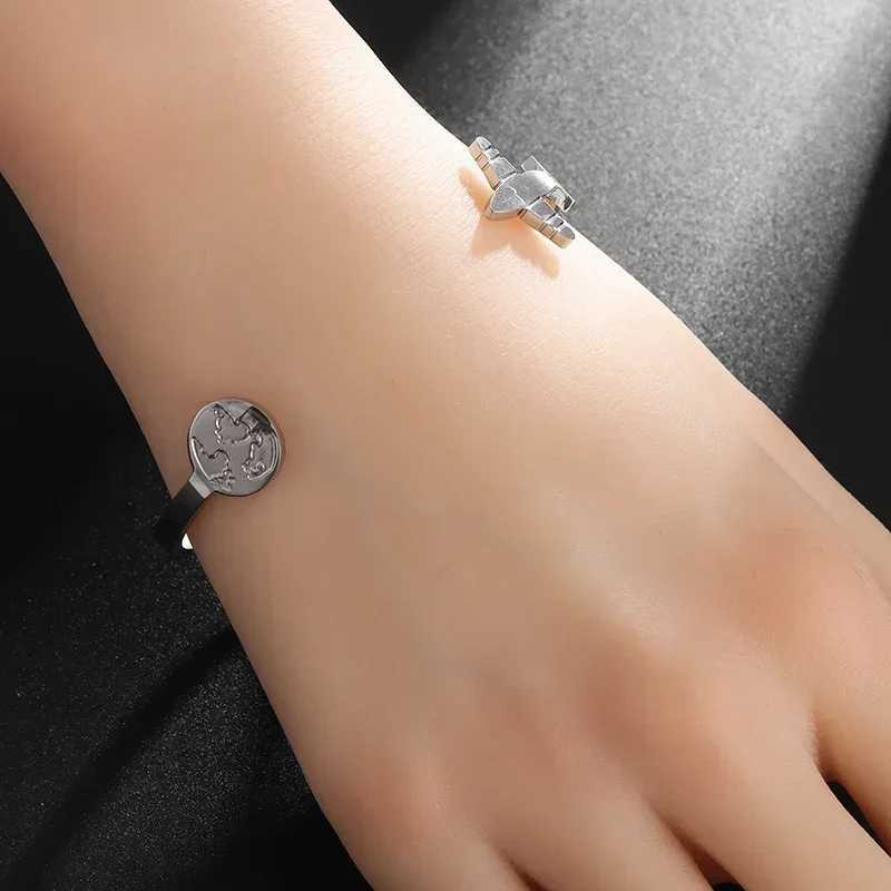 Stainless Steel Airplane Globe Opening Adjustable Bracelet Mens and Womens Cuff Bracelet Fashion Casual Jewelry J251021