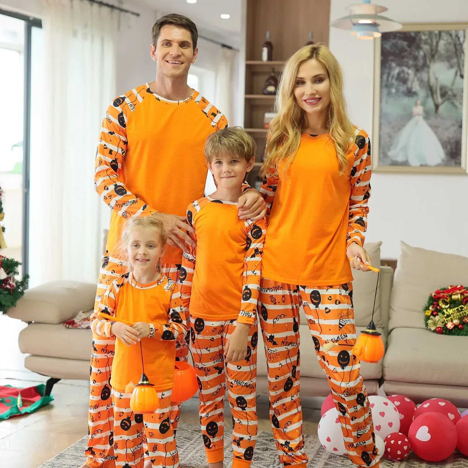 New Halloween Matching Outfits Pajamas Front Blank Parentchild Clothing Set Soft Cute 2 Pieces Suit Sleepwear Family Look L251021P4IM