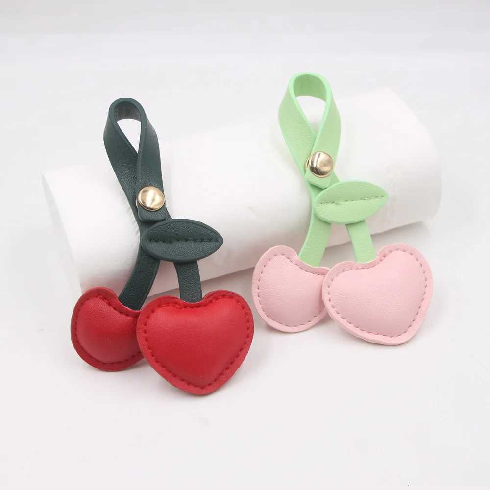 New Countryside Style Cherry Leather KeyChain For Women Bag HighEnd Pendant Cherry Retro Versatile Bag Key Chain Pendant Gift W251021