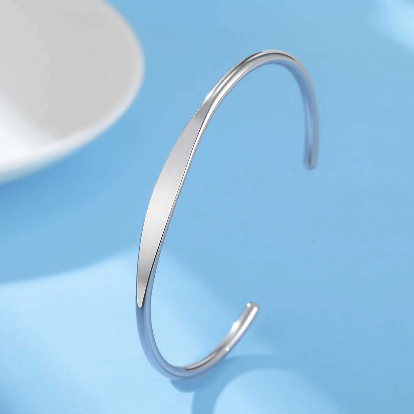 Minimalist Smooth Gloss Womens Open Bracelet Stainless Steel Minimalist Street Hip Hop Fashion Jewelry Gift J251021