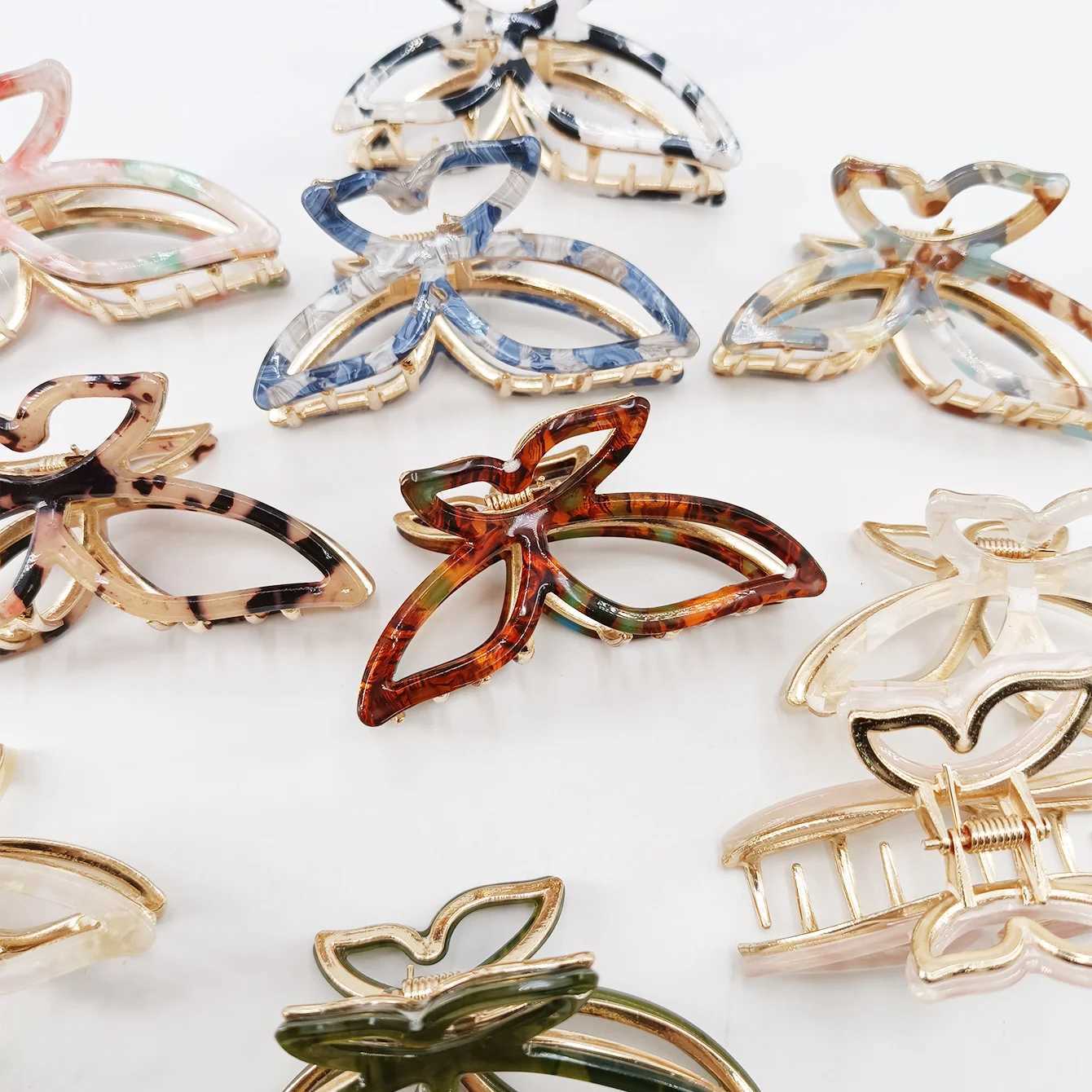 New Butterfly Hair Clips Women Retro French Personality Hairpin Metal Green Hair Claw Ladies Hairgrips Hair AccessoriesW254021