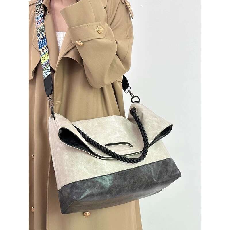 Women New Trendy Fashion Wide Strap Crossbody High End Versatile Messenger For Class And Commute Tote Bag High Quality
