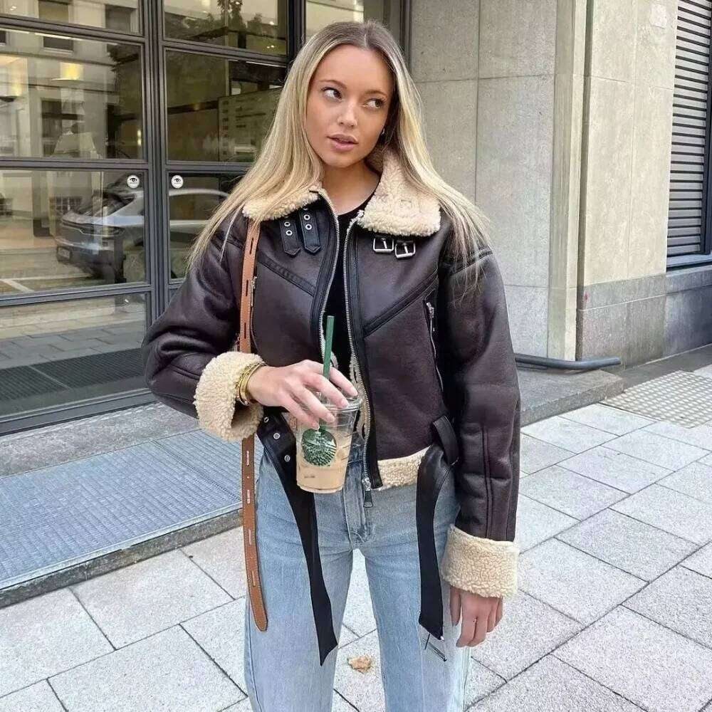 Winter Women Streetwear Faux Lamb Leather Fur Short Jacket With Belt Moto Biker Thick Warm Sheepskin Coat Outwe