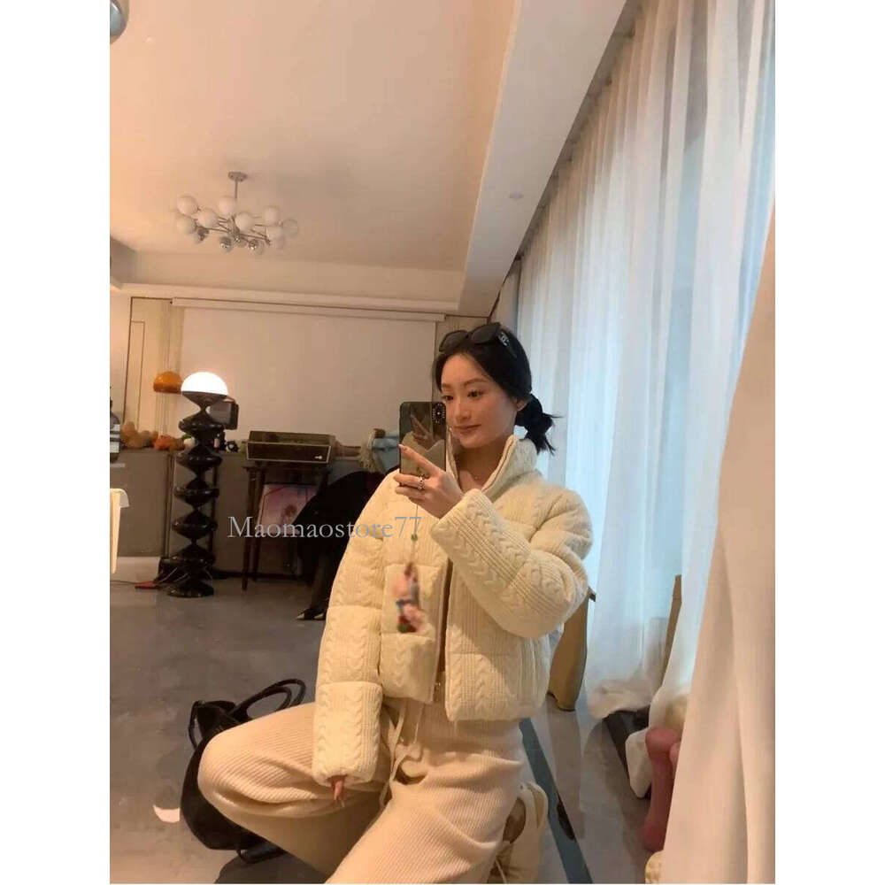 2025 Winter New Women's Fresh And Elegant White Turtleneck Knitted Thick Cotton Warm Bread Jacket womens coat