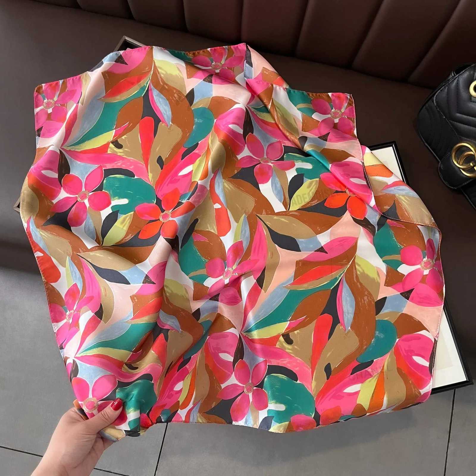 Luxury 2024 Square Silk Scarf for Wen Hijab Hair Bands Neckerchi Fa Satin Shawl Ribbon band Fashion Wraps BandanaW251021