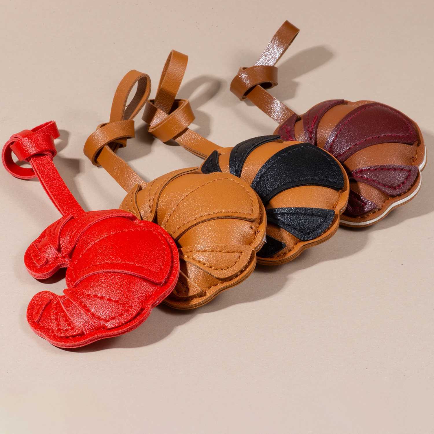 Handmade Leather Croissant Womens Bag Charm Keychain Cute Food Backpack Pendant Couple Friend Jewelry Gift W251021