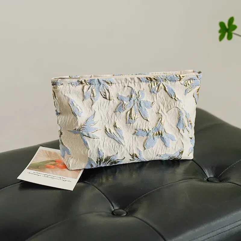 Womens Makeup Bag Blue Gold Large Capacity Lipstick Air Cushion Sanitary Napkin Storage Bag Portable Canvas Clutch BagW251021