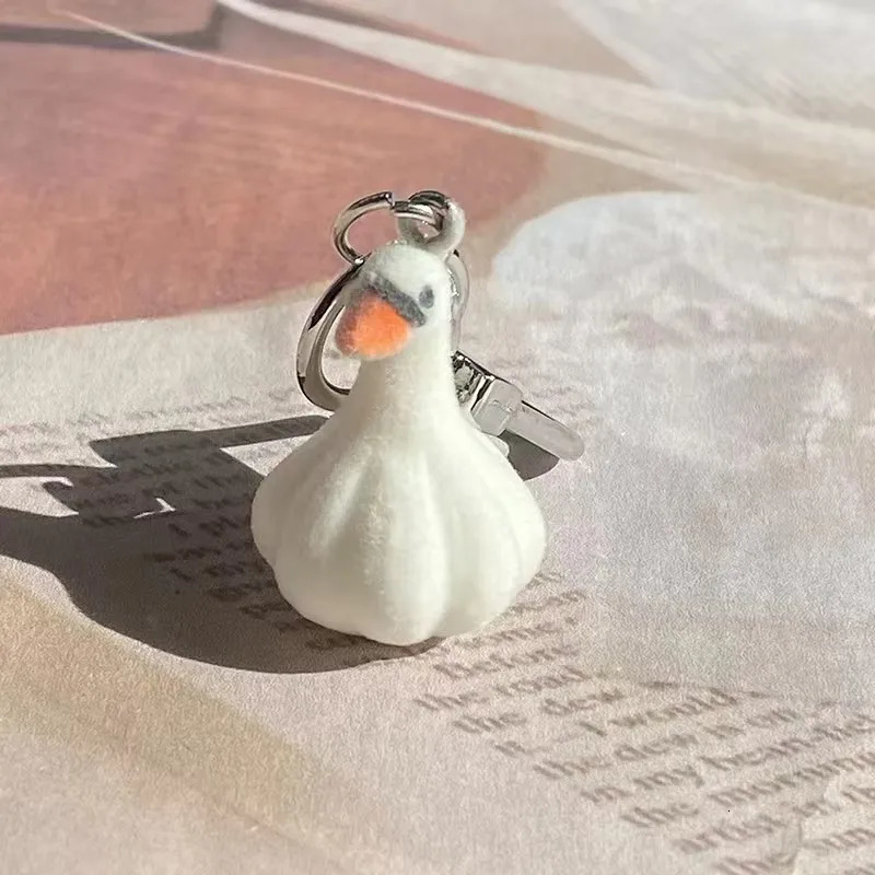 Fluffy Alpaca Elk Capybara Animal Keychains Resin Cartoon Lovely Funny Garlic Goose 3D Doll Pendant Bag Box Car Key Ring Jewelry 251015