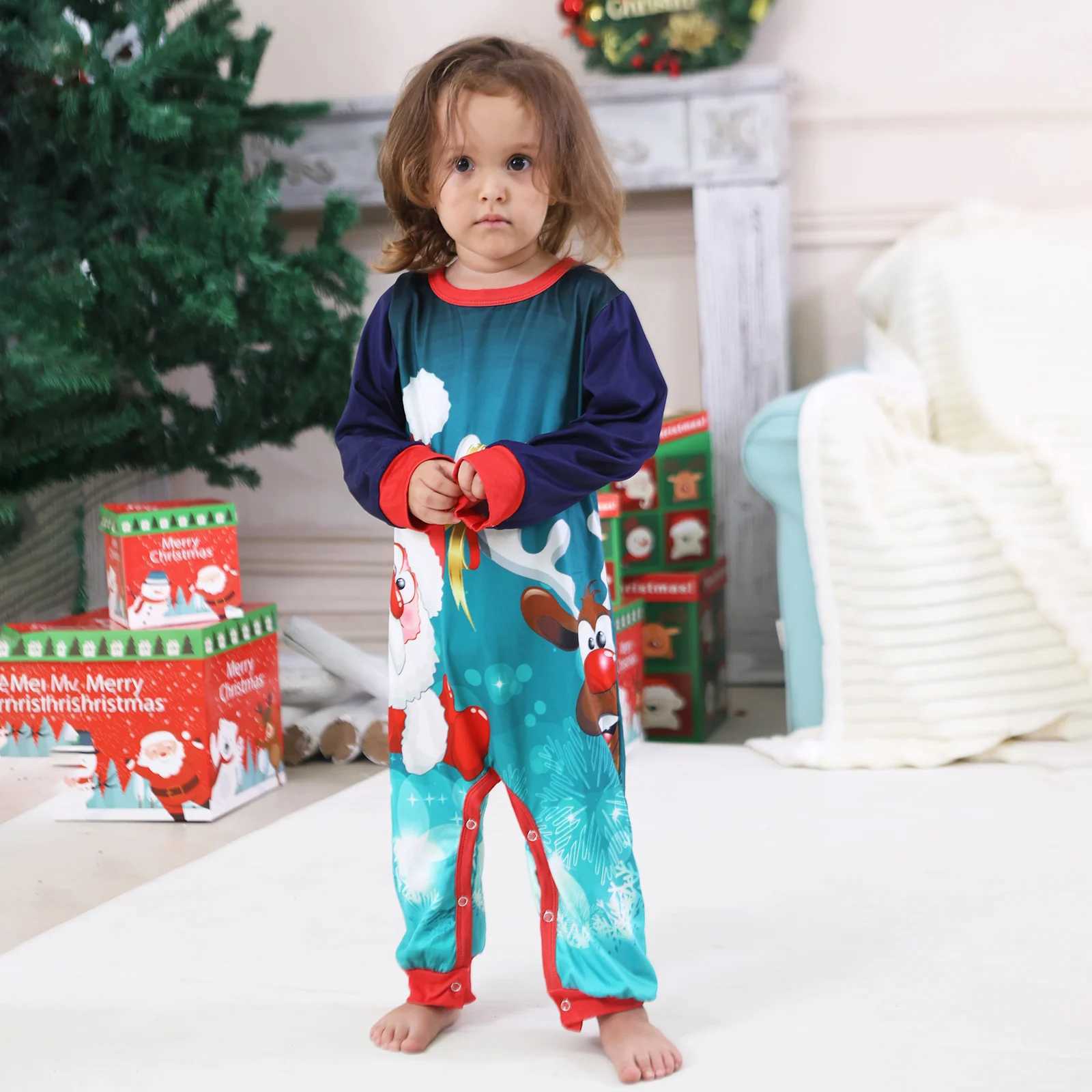 2025 New SantaDeer Print Family Christmas Pajamas Loose Cute 2 Pieces Suit Sleepwear Mom Dad Kids Matching Clothing Baby Romper L2510214428