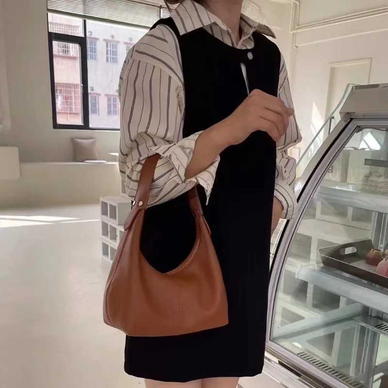Women Vintage Underarm Bag PU Leather Soft Hobo Shoulder Bags New Solid Color Casual Armpit Handbag Girls Outdoor Daily Tote BagXJ251021