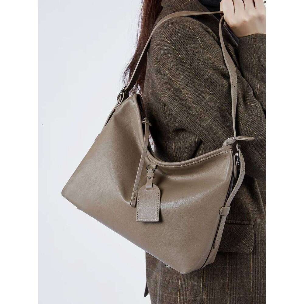 Large Capacity Women's Shoulder Relaxed-Style Cowhide Tote Genuine Leather Versatile Crossbody Bag Soft Adjustable 251021
