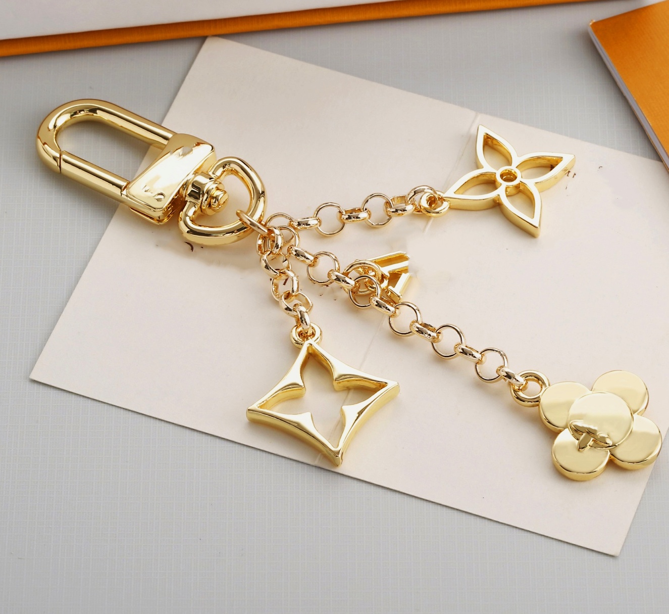 designer keychain luxury V letters charms women bag chain llavero Buckle jewelry bagchain Keyring Gold