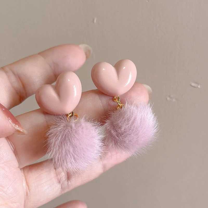 Sweet Pink Love Heart Hairball Earrings for Women Girls Temperament Furry Fluffy Ball Dangle Earring Fall Winter Kawaii Jewelry J251021