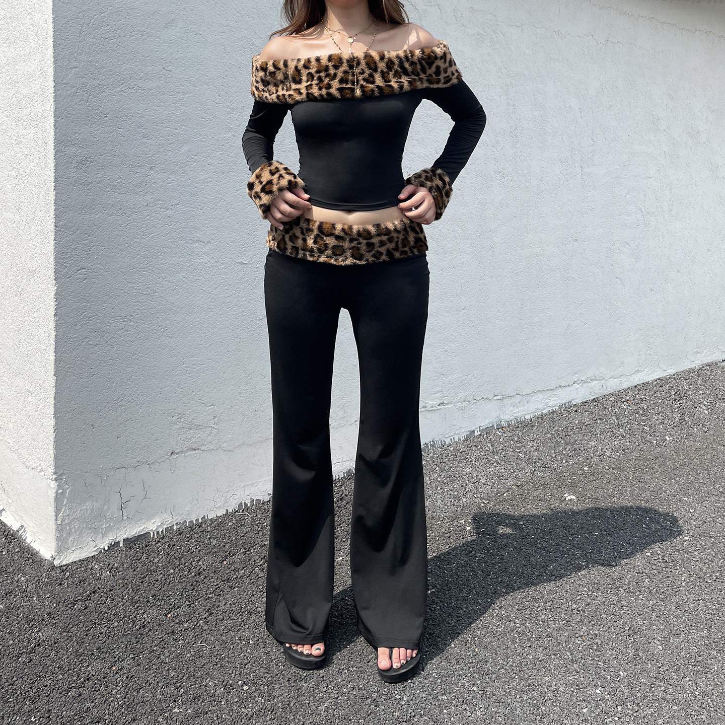 2025 American designer cross new autumn and winter hot girl sexy style furry patch shoulder leopard print long sleeved top basic shirt shorts