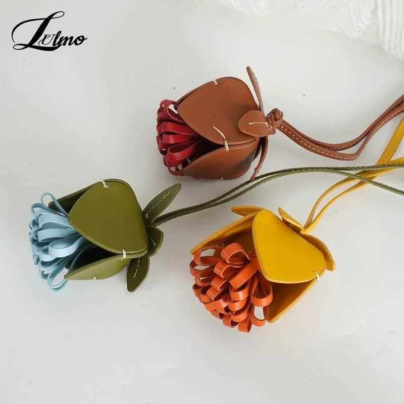 Flower Tassel Ball Bag Charm Leather Pendant Luxury Fashion HighGrade Flower Car Pendant Decoration Bag Accessories W251021