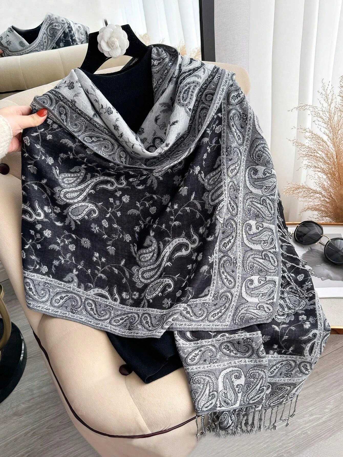 2025 New Pashmina Women Scarf Bohemia Paisley Shawl Wrap Paisley Jacquard Flowers Cashmere Classic Tassels 70X190cm W251021