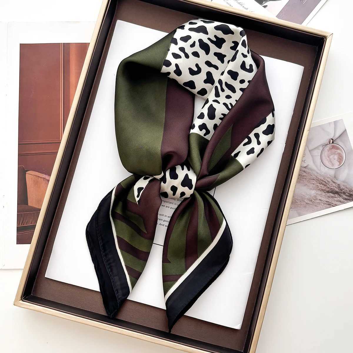 7070cm Silk Square Scarf Wen Fashion Korean Version Fruit Print Neck Ties Fa Foard Bandana Hijab Scarf NeckerchiW251021