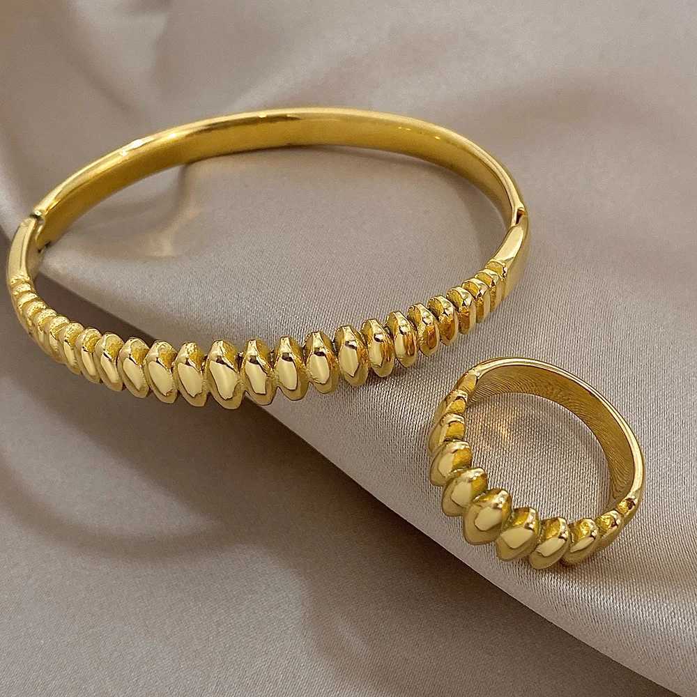 Unique Design Teardrop Beaded Stainless Steel Bracelet for Women Glossy 18K Gold Plated Smooth Bracelets Ring Waterproof Jewelry J251021