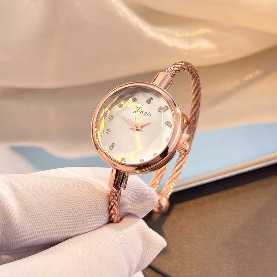 New Gradient Fresh Style Starry Sky Sunset Color Ladies Student Fashion Bracelet Open Quartz WristXJ251021