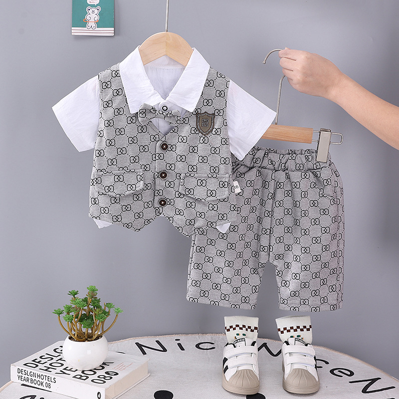 Free Shipping 2025 Luxury Kids 3-Piece Set 2025 Korean Fashion Bow Tie Vest with Letter Print Short Sleeve Premium Childrens Outfit