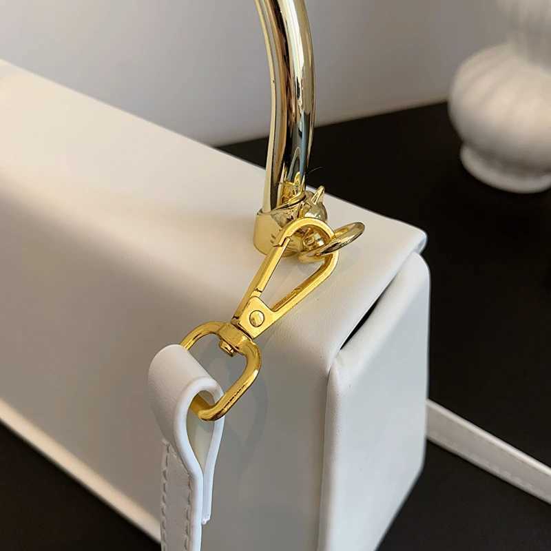 Luxury Brand Womens Messenger Bag WaterResistant Leather Adjustable Crossbody Shoulder Strap Designer Ladies Handbag Z251018