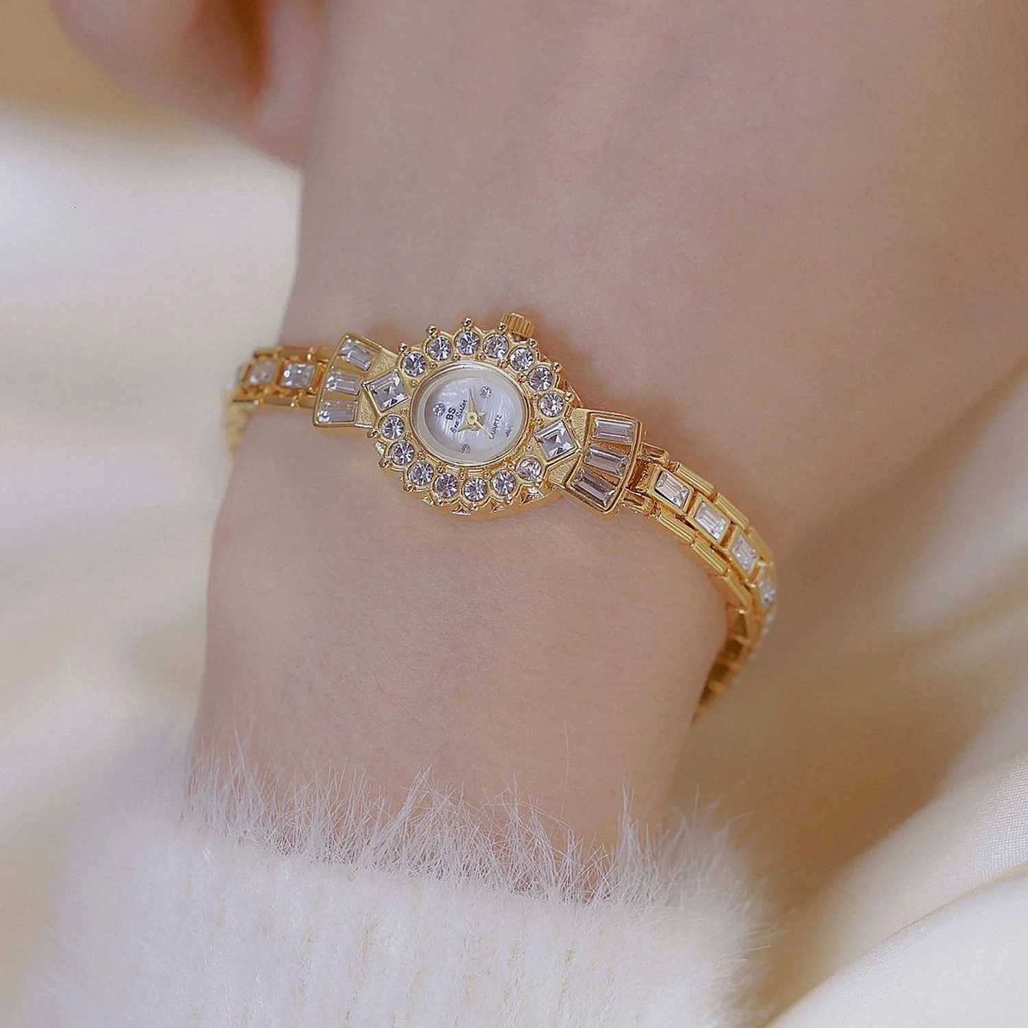 Luxury es For Women High Quality Diamond Dial Oval Quartz Ladies Elegant Retro Rhinestone Bracelet Female WristXJ251021